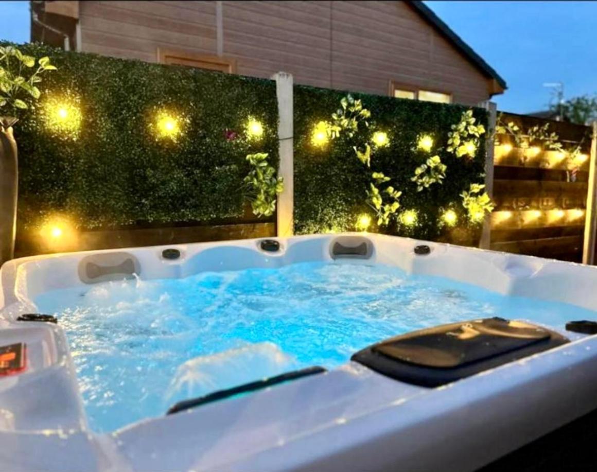 Willow Cottage With Hot Tub Strensall Exterior photo